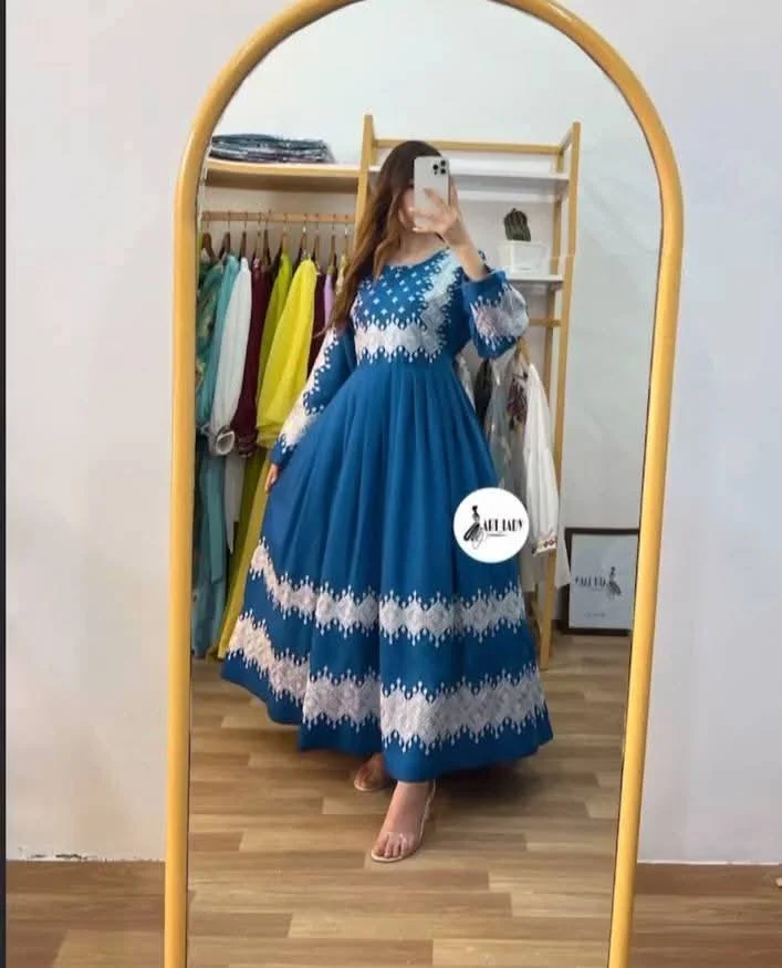 Dubble panel Chery Gown